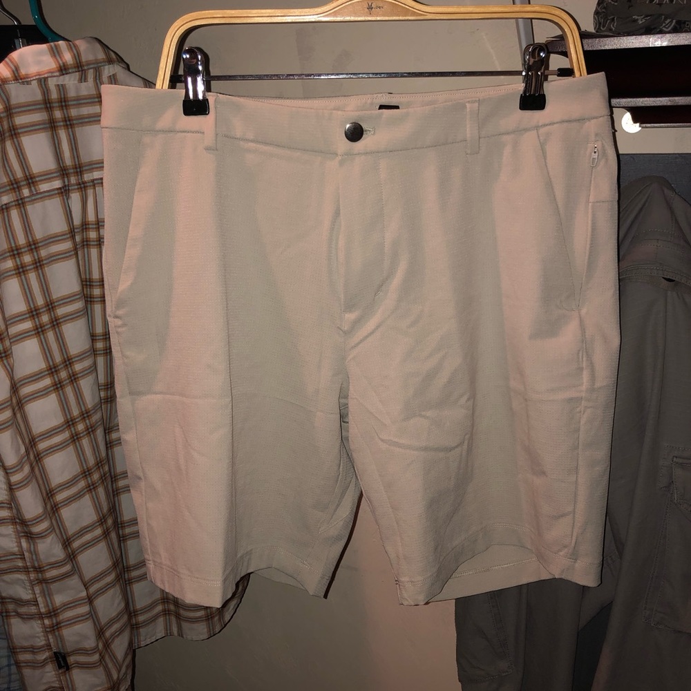 Lululemon Commission short 33/9